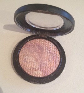 MAC Mineralize Skinfinish in Perfect Topping