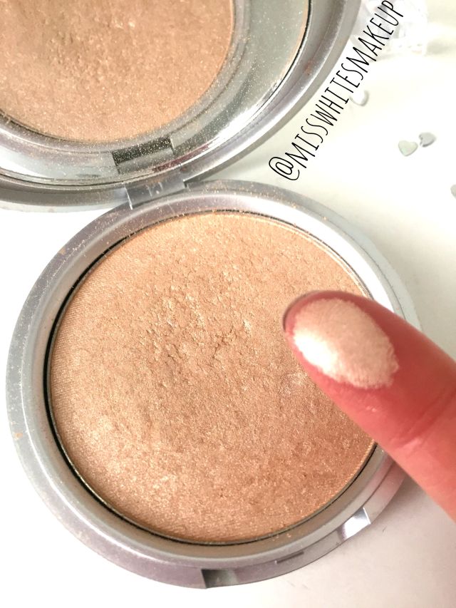 The Balm Mary Lou-manizer swatches highlighter